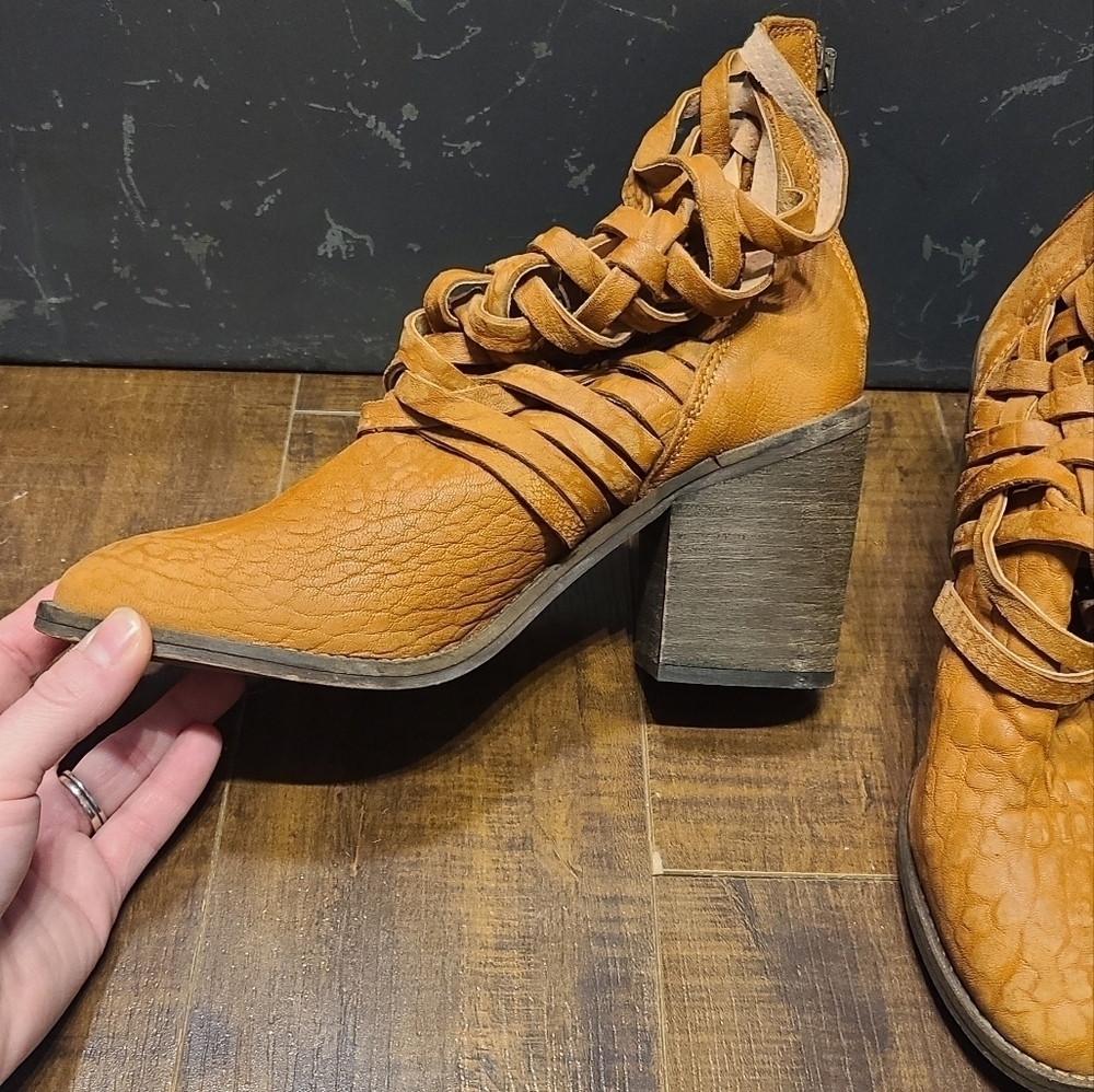 Free People Carrera Heeled Boot - Picture 5 of 9